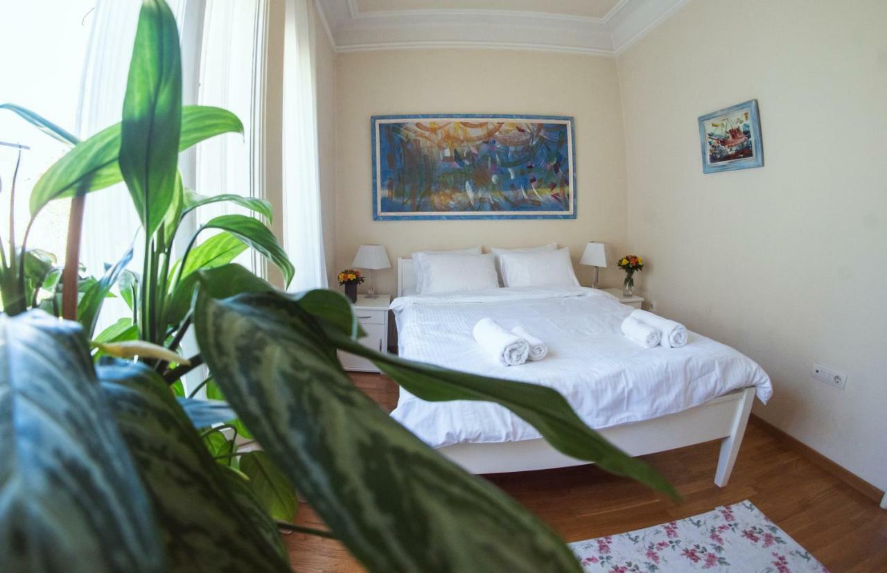 Crown Apartment With Garden View Belgrade Exterior photo